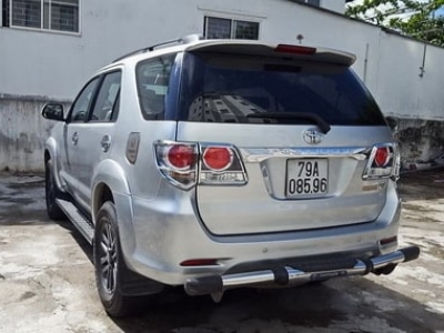 7-seat car rental Toyota Fortuner Quang Binh