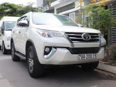 Rent a 7-seater car rental Toyota Fortuner Hanoi