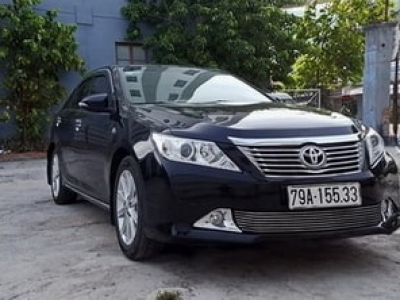 Rent a 4-seat passenger car Toyota Camry Hanoi