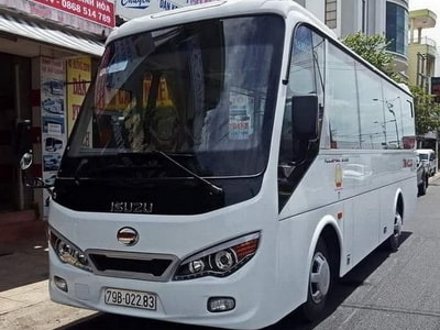 Rent a 29-seat tour car Isuzu Samco Hoa Binh