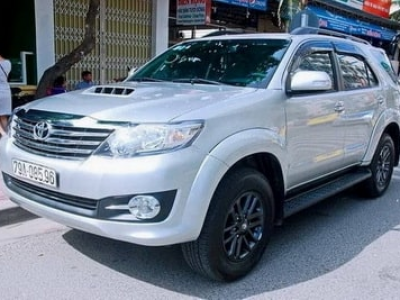Rent a 7-seater car car Fortuner Quang Ninh