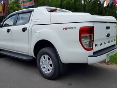 Toyota Bac Ninh 4-seat tourist car rental